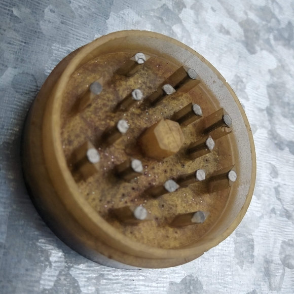 Spice Grinder Epoxy Resin Art 420 Bud Flower Grinders Handmade Pocket - Picture 12 of 16